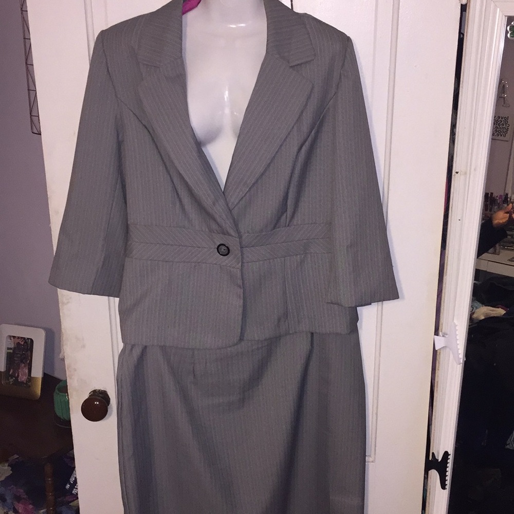 2 Piece Pin striped set
